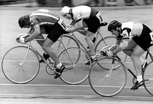 Cleveland GP (8km) - Paul about to pass Steve Heffernan for victory